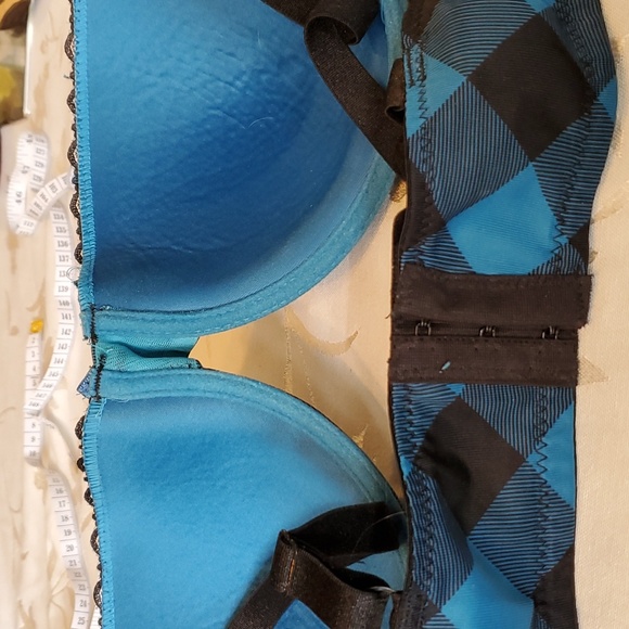 Set of 5 plus bras, all shown as 44-C sizes all underwire and 2 are strapless - Picture 11 of 11